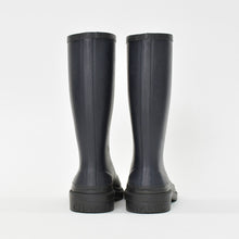 Load image into Gallery viewer, CHANEL シャネル レインブーツ ココマーク ロゴ ブラック ネイビー ラバー サイズ38 G39620B23123 美品 中古 4b010301