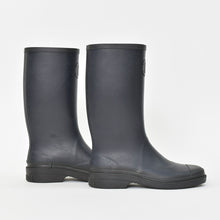 Load image into Gallery viewer, CHANEL シャネル レインブーツ ココマーク ロゴ ブラック ネイビー ラバー サイズ38 G39620B23123 美品 中古 4b010301