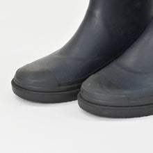 Load image into Gallery viewer, CHANEL シャネル レインブーツ ココマーク ロゴ ブラック ネイビー ラバー サイズ38 G39620B23123 美品 中古 4b010301