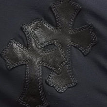 画像をギャラリービューアに読み込む, CHROME HEARTS クロムハーツ NIP &amp; TUCK ジップアップ タガージップ ブルゾン ジャケット M ブラック クロスパッチ8つ 美品 22062 正規品