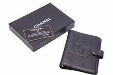 画像をギャラリービューアに読み込む, CHANEL シャネル ココマーク アジェンダ 手帳カバー 服飾小物 5番台 キャビアスキン A13505 ブラック ゴールド 良品 中古 25127