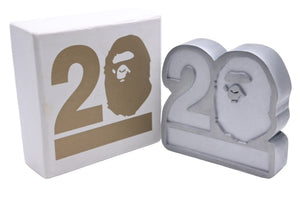 非売品 A BATHING APE アベイシングエイプ ペーパーウエイト 文鎮 APE20th Anniversary シルバー 美品 中古 26966