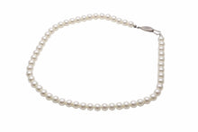 Load image into Gallery viewer, フェイクパール ネックレス アクセサリー 小物 イミテーションパール ノーブランド コットン ホワイト 40cm 美品 中古 28092
