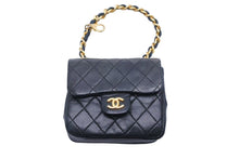 Load image into Gallery viewer, CHANEL シャネル ミニミニマトラッセ ベルト ポーチ レザー ブラック ラムスキン 美品 中古 29008