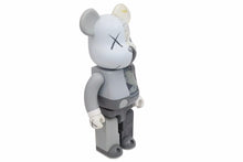 画像をギャラリービューアに読み込む, KAWS カウズ BE@RBRIK グレー COMPANION 人体模型 400% OriginalFake 美品 中古 31534