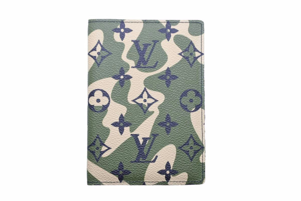 LOUIS VUITTON Louis Vuitton Passport Case Couverture Takashi Murakami Camouflage Camouflage M58027 Good Condition N36399
