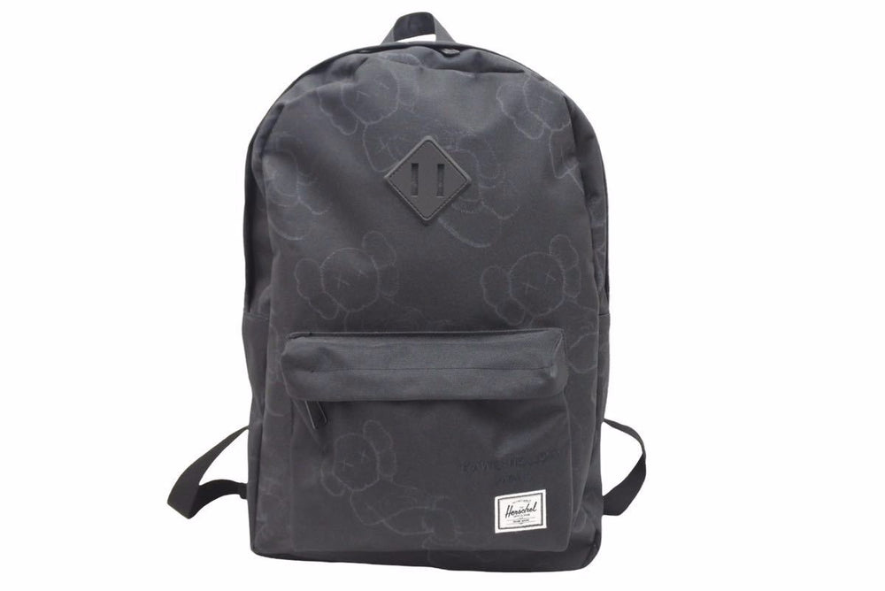 KAWS : HOLIDAY カウズ herschel ハーシェル リュック バックパック コラボ ブラック ユニセックス バッグ 美品 38379