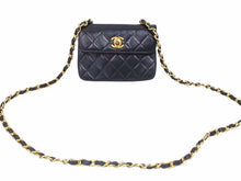 Load image into Gallery viewer, CHANEL シャネル シングル ハーフフラップ ショルダーバッグ ラムスキン 0番代 マトラッセ ゴールド金具 ブラック 中古 38866