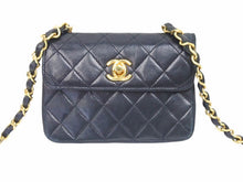 Load image into Gallery viewer, CHANEL シャネル シングル ハーフフラップ ショルダーバッグ ラムスキン 0番代 マトラッセ ゴールド金具 ブラック 中古 38866