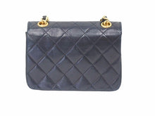 Load image into Gallery viewer, CHANEL シャネル シングル ハーフフラップ ショルダーバッグ ラムスキン 0番代 マトラッセ ゴールド金具 ブラック 中古 38866