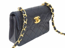 Load image into Gallery viewer, CHANEL シャネル シングル ハーフフラップ ショルダーバッグ ラムスキン 0番代 マトラッセ ゴールド金具 ブラック 中古 38866