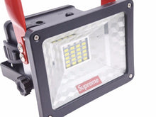 画像をギャラリービューアに読み込む, Supreme シュプリーム CORDLESS FLOOD LIGHT 投光器 LED ポータブルライト ランタン アウトドア レッド 新品 39001