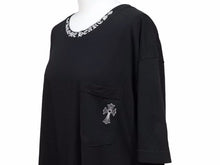 Load image into Gallery viewer, CHROME HEARTS クロムハーツ 20SS セメタリ―クロス ネックロゴ Tシャツ ブラック トップス サイズXL 良好 40981