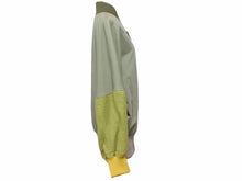 画像をギャラリービューアに読み込む, 極美品 LOEWE ロエベ ブルゾン 20SS S2198080TW カーキ アウター ゴールド金具 切り返し サイズ34 41359