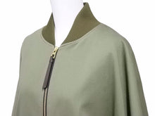 画像をギャラリービューアに読み込む, 極美品 LOEWE ロエベ ブルゾン 20SS S2198080TW カーキ アウター ゴールド金具 切り返し サイズ34 41359