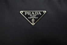 画像をギャラリービューアに読み込む, PRADA プラダ アクセサリーポーチ NERO ハンドバッグ ナイロン 小物入れ ロゴ プレート MV633 美品 中古 42362 正規品