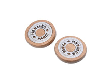 Load image into Gallery viewer, HERMES エルメス セリエ ウッド ロゴ イヤリング ラウンド型 ピアス アクセサリー 木製 ブラウン シルバーカラー 美品 中古 42476