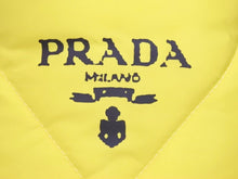 Load image into Gallery viewer, 極美品 PRADA プラダ 22AW キルティング バケットハット GIALLO イエロー 帽子 ロゴ ナイロン 2HC252 サイズM 中古 43911
