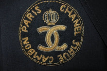 画像をギャラリービューアに読み込む, CHANEL シャネル ココマーク テーラードジャケット P07495V05526 97P ウール シルク ブラック ゴールド サイズ40 美品 中古 45374