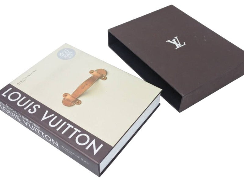 LOUIS VUITTON Brilliant History: The Birth of Modern Luxury Written by Paul-Gerard Pasol Used 45521