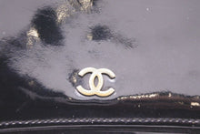 画像をギャラリービューアに読み込む, CHANEL シャネル ヴィンテージ エナメル長財布 ココマーク ブラック フランス製 6番台 中古 45903