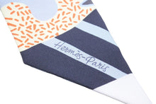 Load image into Gallery viewer, 新品未使用品 HERMES エルメス ツイリー 2023ss Chevaloscope Pointille オレンジ マルチカラー 86cm 45979