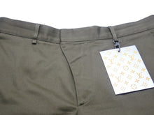 Load image into Gallery viewer, Louis vuitton ルイヴィトン 20SS ステープルズエディション パンツ RM201Q NKO HHP41W カーキ サイズ40 中古 46356
