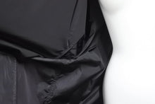 Load image into Gallery viewer, OFF-WHITE オフホワイト アウター ジャケット ロゴ ルーマニア製 OMEB009 ポリアミド ブラック ホワイト サイズXS 美品 中古 51031