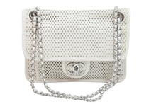 画像をギャラリービューアに読み込む, CHANEL シャネル ショルダーバッグ ココマーク チェーンショルダー17番台 ホワイト パンチングレザー シルバー金具 美品 中古 47160