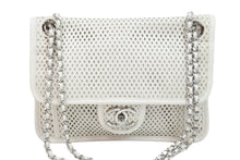 画像をギャラリービューアに読み込む, CHANEL シャネル ショルダーバッグ ココマーク チェーンショルダー17番台 ホワイト パンチングレザー シルバー金具 美品 中古 47160