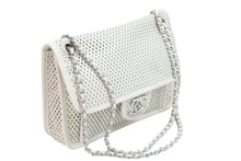 画像をギャラリービューアに読み込む, CHANEL シャネル ショルダーバッグ ココマーク チェーンショルダー17番台 ホワイト パンチングレザー シルバー金具 美品 中古 47160