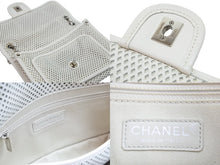 画像をギャラリービューアに読み込む, CHANEL シャネル ショルダーバッグ ココマーク チェーンショルダー17番台 ホワイト パンチングレザー シルバー金具 美品 中古 47160