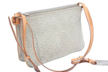 Load image into Gallery viewer, CELINE セリーヌ ショルダーバッグ Cマカダム柄 スエード レザー アイボリー ライトブラウン 良品 中古 47296