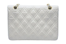 Load image into Gallery viewer, CHANEL シャネル マトラッセ チェーン ショルダーバッグ 初期 ベージュ ラムスキン ココマーク ゴールド金具 中古 47525
