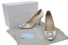 Load image into Gallery viewer, Manolo Blahnik マノロ ブラニク HANGISIFLAT_CLC 36.5 LCRM 白 ホワイト スワロフスキー 中古 47577