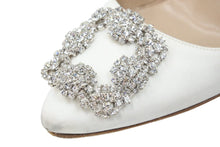 Load image into Gallery viewer, Manolo Blahnik マノロ ブラニク HANGISIFLAT_CLC 36.5 LCRM 白 ホワイト スワロフスキー 中古 47577