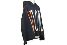 Load image into Gallery viewer, VLONE ヴィ―ローン ステープル フーディ ロゴ プルオーバー パーカー DRY CLEAN ONLY サイズL ブラック×オレンジ 美品 中古 47640