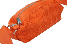 Load image into Gallery viewer, 未使用 BOTTEGAVENETA ボッテガヴェネタ ショルダーバッグ WEBBING 666850 V0P51 7705 U オレンジ シルバー金具 中古 48422