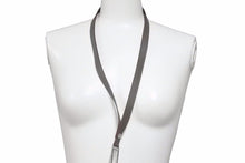 Load image into Gallery viewer, 新品同様 HERMES エルメス ネックストラップ エタン キーリング □Q 中古 48475