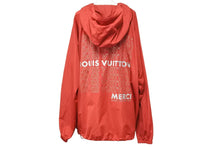 Load image into Gallery viewer, LOUIS VUITTON ルイ・ヴィトン 18AW マウンテン パーカー レッド シルク ロゴ RM182M FHM HFB15W サイズ50 中古 48590