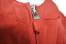 Load image into Gallery viewer, LOUIS VUITTON ルイ・ヴィトン 18AW マウンテン パーカー レッド シルク ロゴ RM182M FHM HFB15W サイズ50 中古 48590