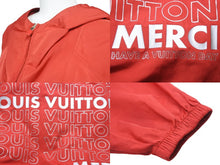 Load image into Gallery viewer, LOUIS VUITTON ルイ・ヴィトン 18AW マウンテン パーカー レッド シルク ロゴ RM182M FHM HFB15W サイズ50 中古 48590
