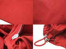 Load image into Gallery viewer, LOUIS VUITTON ルイ・ヴィトン 18AW マウンテン パーカー レッド シルク ロゴ RM182M FHM HFB15W サイズ50 中古 48590