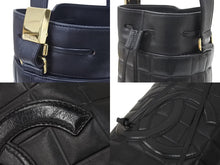 Load image into Gallery viewer, CHANEL シャネル チョコバー ショルダーバッグ 7番台 筒型 ラムスキン バケツ ブラック 鞄 ココマーク ロゴ 美品 中古 48751