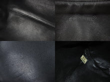 Load image into Gallery viewer, CHANEL シャネル ココマーク 筒型ショルダーバッグ ミニボストンバッグ ドラム型 6番台 ラムスキン ブラック ゴールド金具 美品