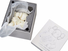 画像をギャラリービューアに読み込む, 未使用 KAWS カウズ KAWS HOLIDAY CHANGBAI MOUNTAIN FIGURE "Snowy White" KW-0146 ホワイト 中古 48926
