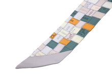 Load image into Gallery viewer, HERMES エルメス ストール ツイリー スカーフ グリーン ホワイト シルク フランス製 良品 中古 49385