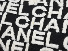 画像をギャラリービューアに読み込む, CHANEL シャネル 19AW 総柄 ニット ホワイト ブラック ロゴ セーター ジップ P61951K47642 サイズ38 美品 中古 49397