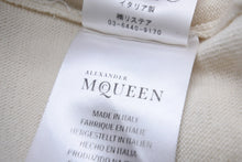 Load image into Gallery viewer, Alexander McQueen アレキサンダーマックイーン ニット・セーター ホワイト ブラック 417829 美品 中古 49465