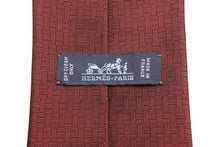 Load image into Gallery viewer, HERMES エルメス ネクタイ ボウタイ 蝶ネクタイ 蛇柄 シルク ワインレッド 429070T 美品 中古 49562